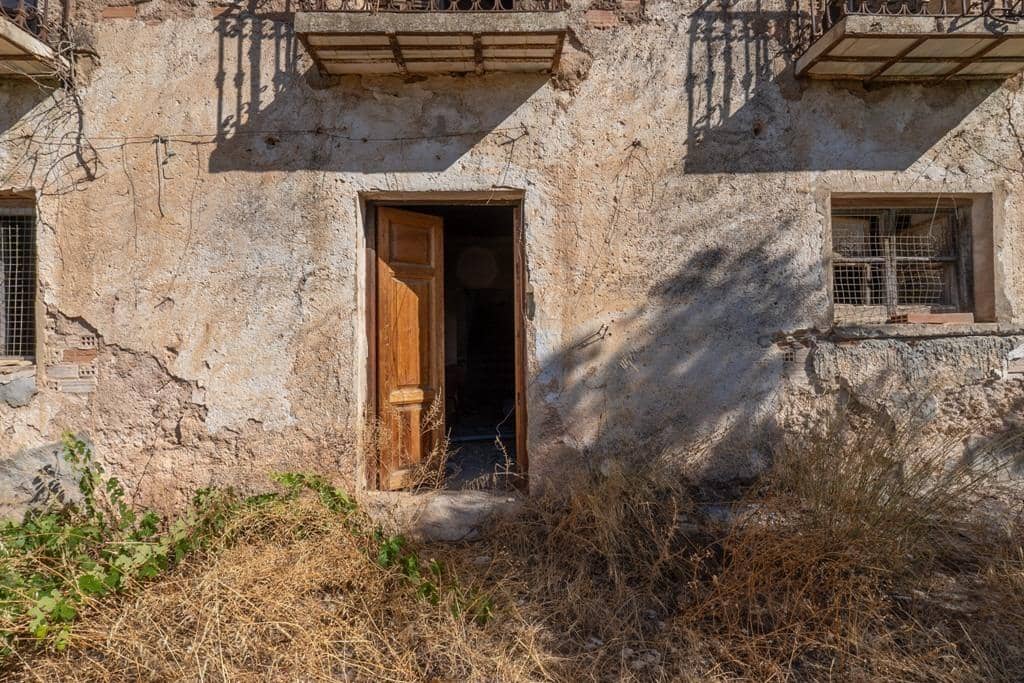 8 slaapkamer Finca/Landhuis te koop in Cogollos Vega - € 70.000 (Ref: 9434975)