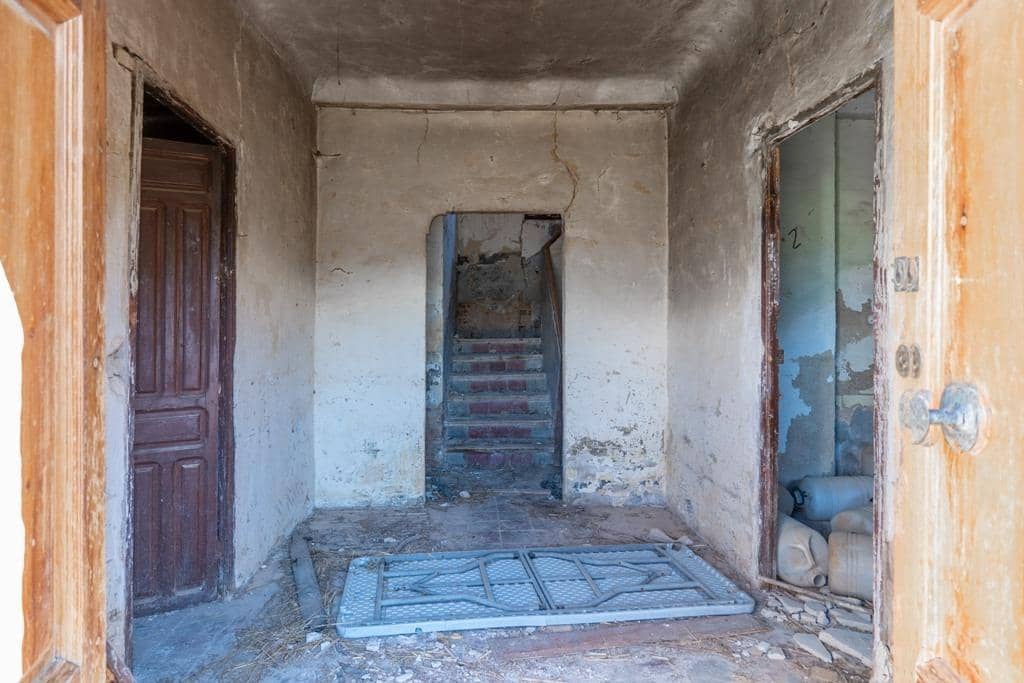 8 slaapkamer Finca/Landhuis te koop in Cogollos Vega - € 70.000 (Ref: 9434975)