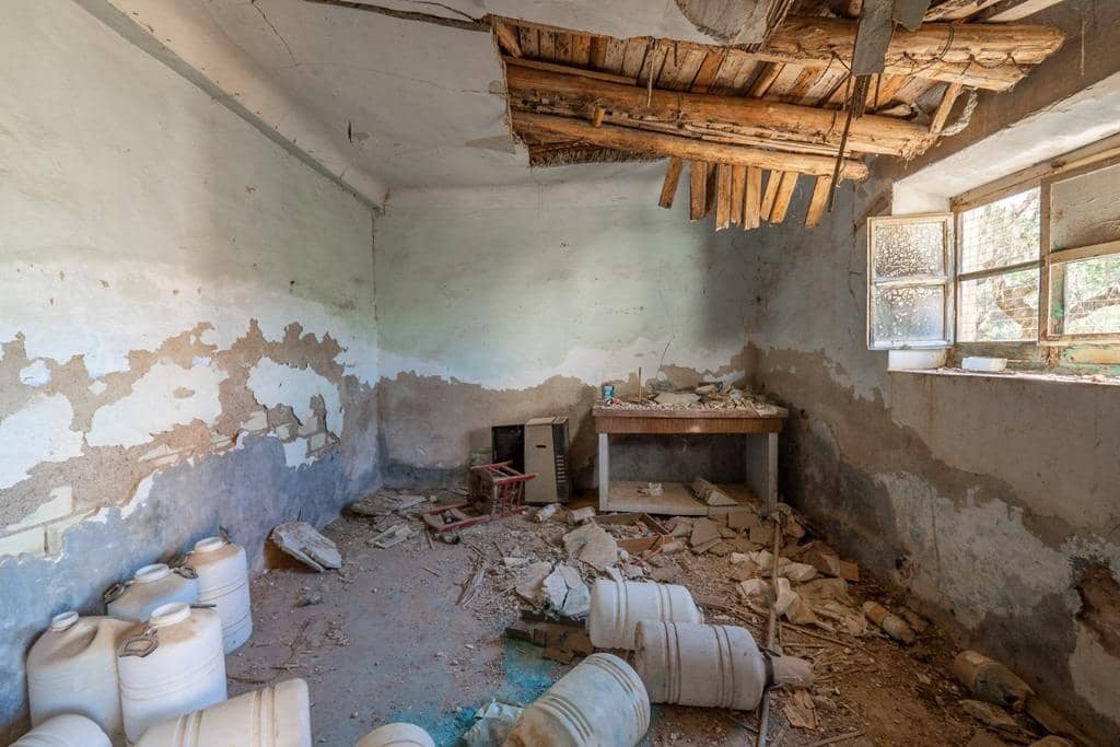 8 slaapkamer Finca/Landhuis te koop in Cogollos Vega - € 70.000 (Ref: 9434975)