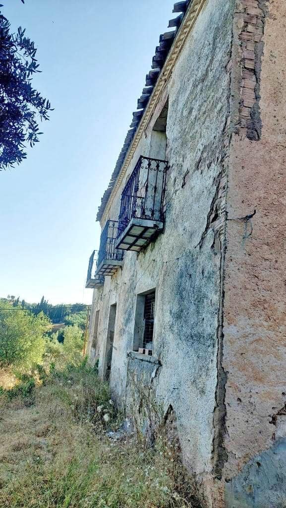 8 slaapkamer Finca/Landhuis te koop in Cogollos Vega - € 70.000 (Ref: 9434975)