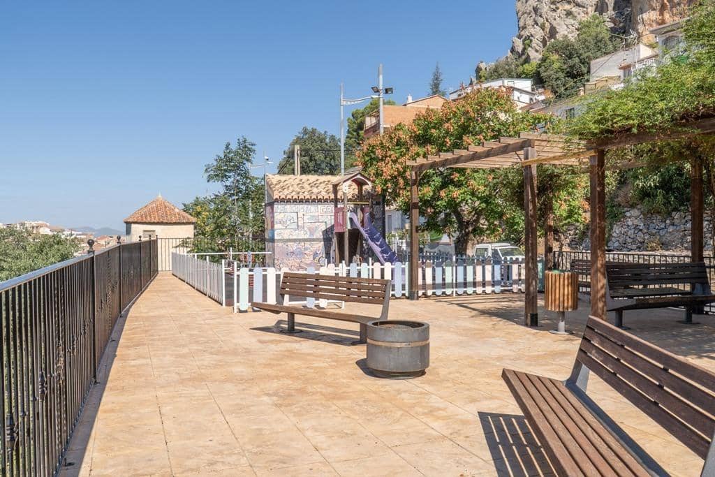 8 slaapkamer Finca/Landhuis te koop in Cogollos Vega - € 70.000 (Ref: 9434975)