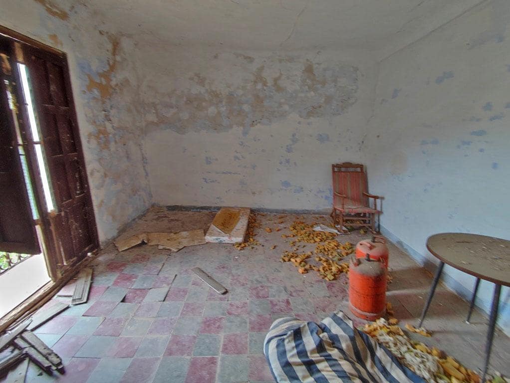 8 slaapkamer Finca/Landhuis te koop in Cogollos Vega - € 70.000 (Ref: 9434975)