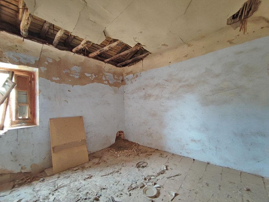 8 slaapkamer Finca/Landhuis te koop in Cogollos Vega - € 70.000 (Ref: 9434975)