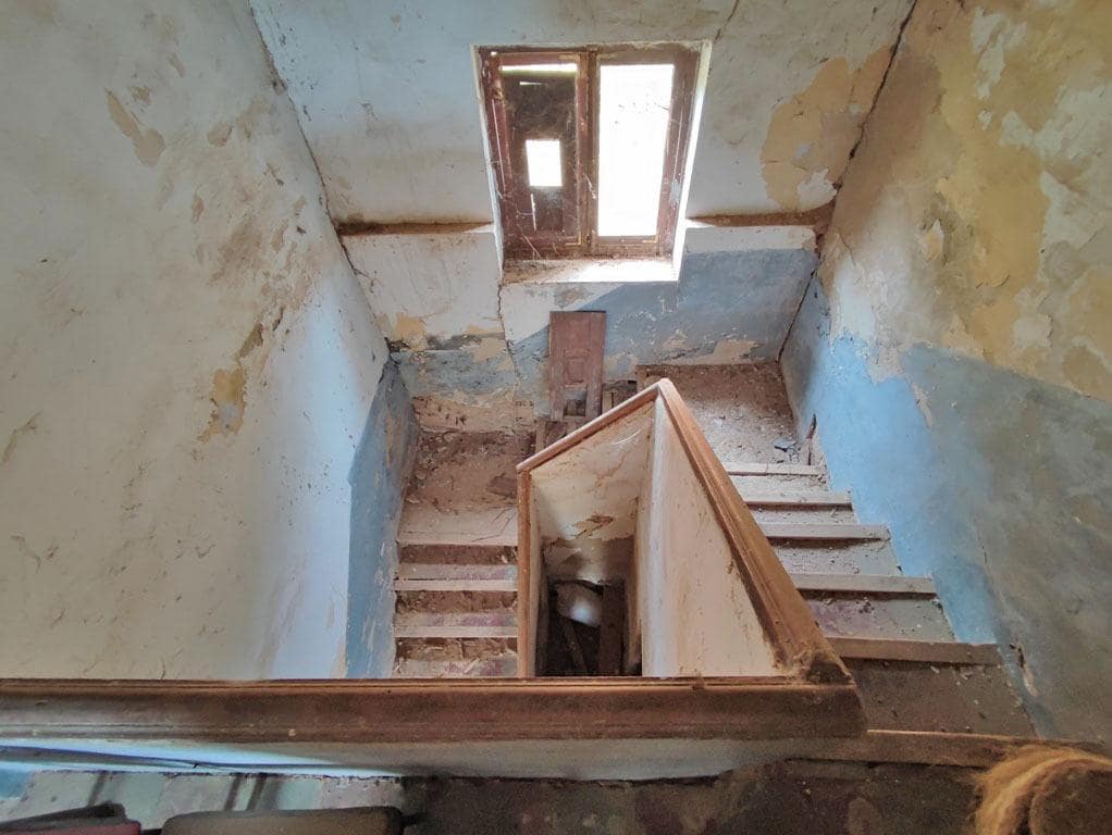 8 slaapkamer Finca/Landhuis te koop in Cogollos Vega - € 70.000 (Ref: 9434975)