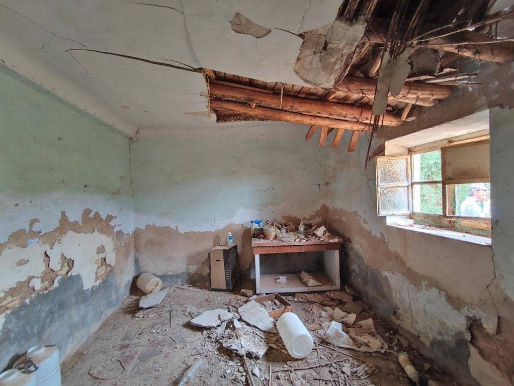 8 slaapkamer Finca/Landhuis te koop in Cogollos Vega - € 70.000 (Ref: 9434975)