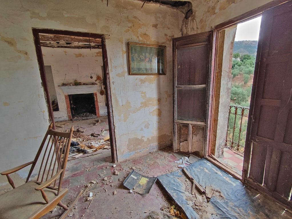 8 slaapkamer Finca/Landhuis te koop in Cogollos Vega - € 70.000 (Ref: 9434975)