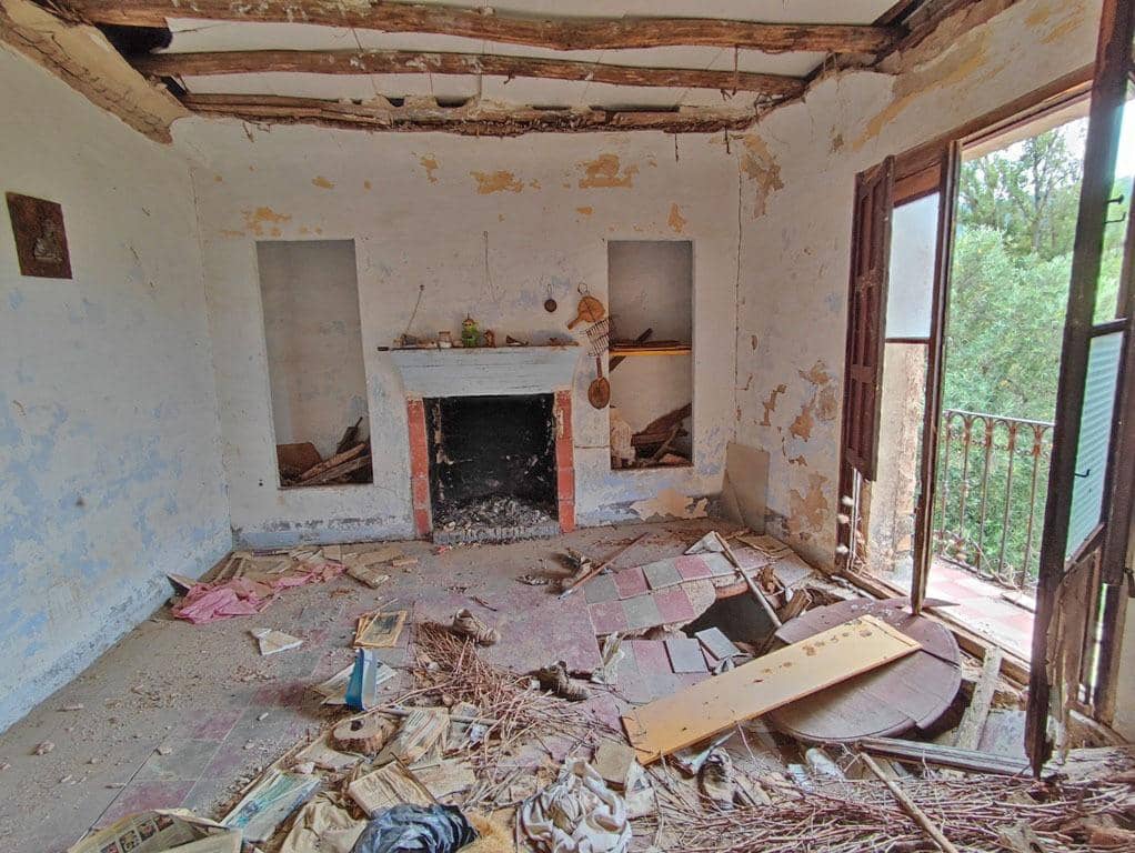 8 slaapkamer Finca/Landhuis te koop in Cogollos Vega - € 70.000 (Ref: 9434975)