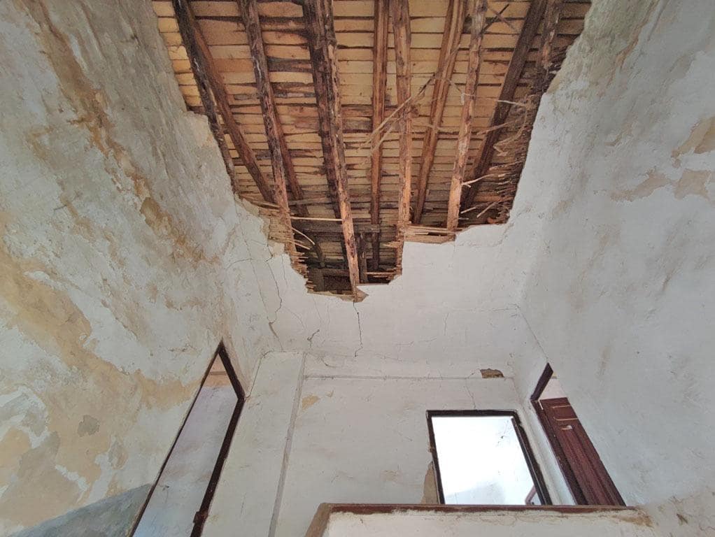 8 slaapkamer Finca/Landhuis te koop in Cogollos Vega - € 70.000 (Ref: 9434975)