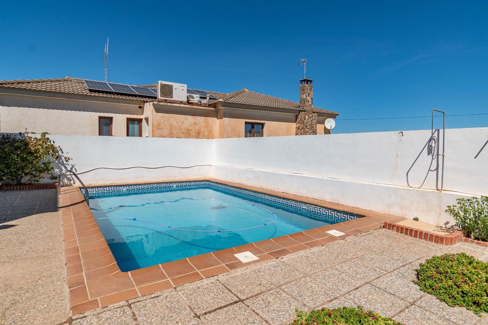 5 sypialnia Willa na sprzedaż w Otura z basenem - 310 000 € (Ref: 9434981)