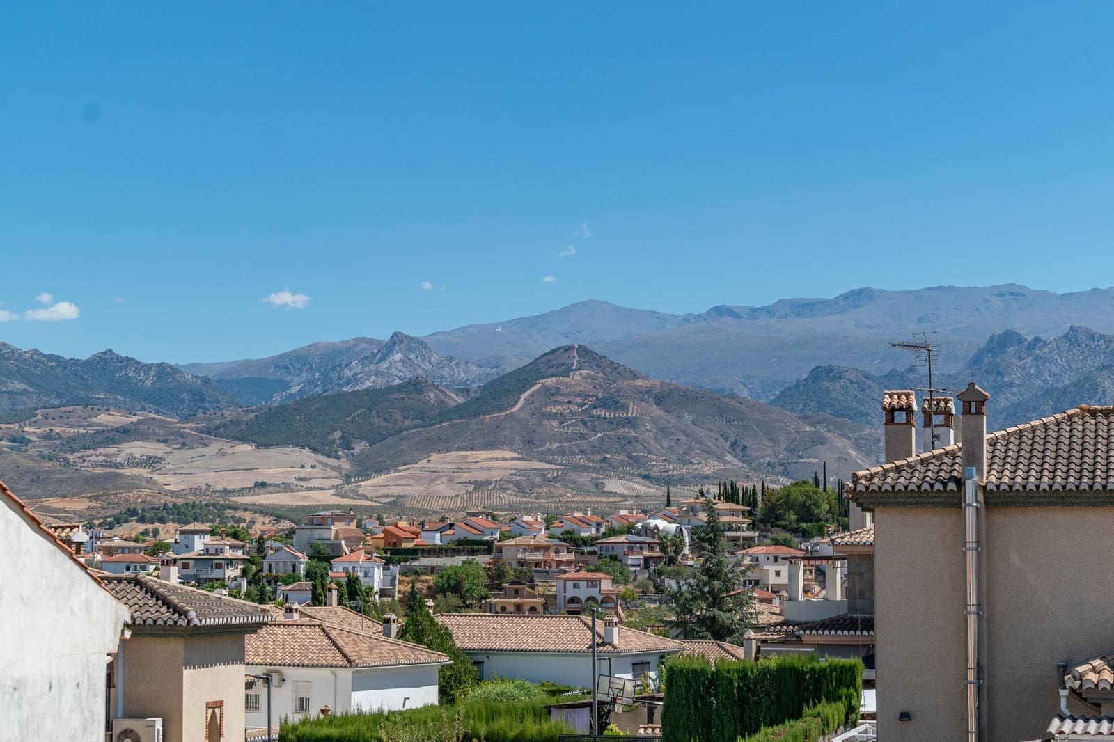 5 sypialnia Willa na sprzedaż w Otura z basenem - 310 000 € (Ref: 9434981)