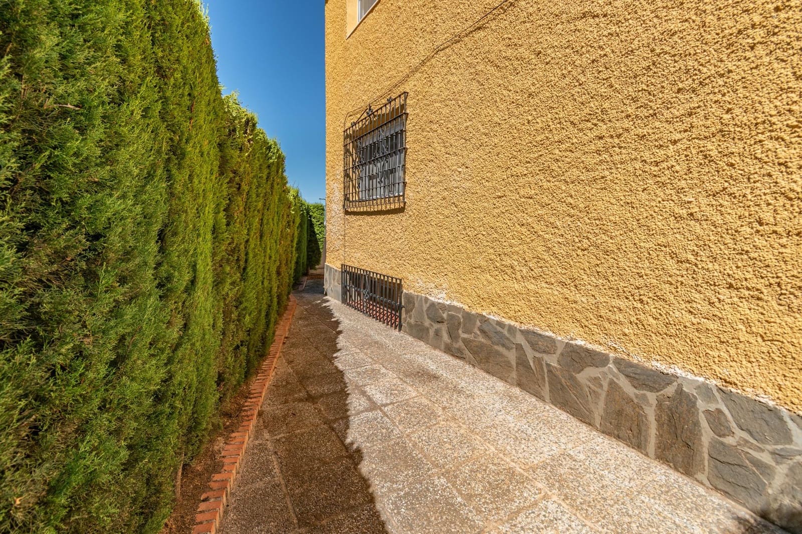 5 sypialnia Willa na sprzedaż w Otura z basenem - 310 000 € (Ref: 9434981)