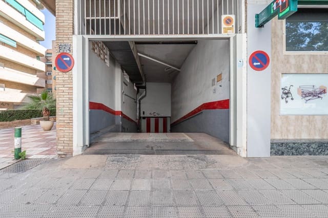 Garage til salg i Granada by - € 35.000 (Ref: 9434982)