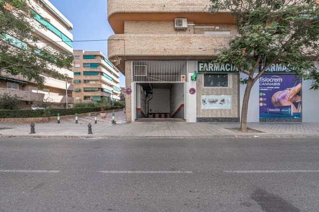 Garage til salg i Granada by - € 35.000 (Ref: 9434982)