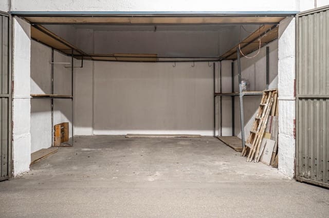 Garage til salg i Granada by - € 35.000 (Ref: 9434982)