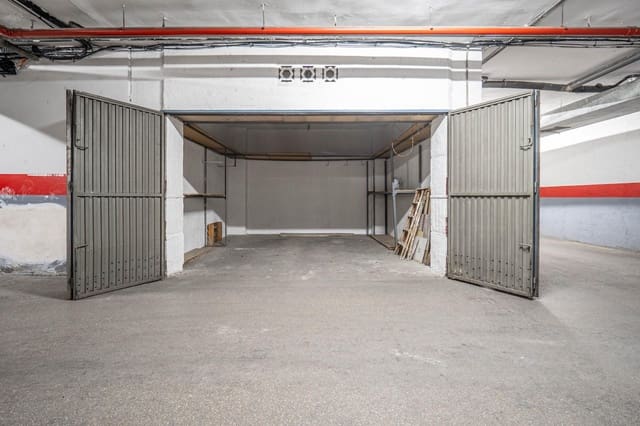 Garage til salg i Granada by - € 35.000 (Ref: 9434982)