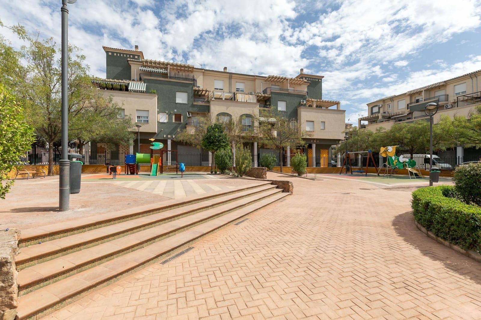 Local Comercial en Atarfe en venta - 100.000 € (Ref: 9434987)