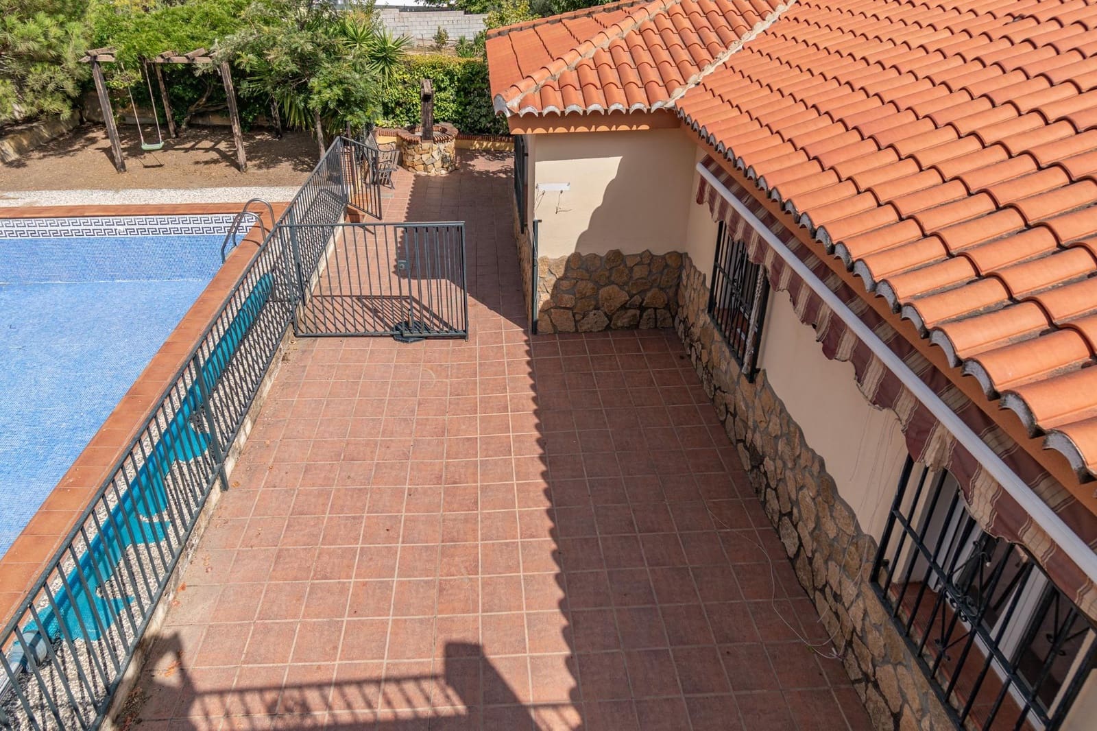 4 sypialnia Willa na sprzedaż w Otura z basenem garażem - 319 000 € (Ref: 9434989)