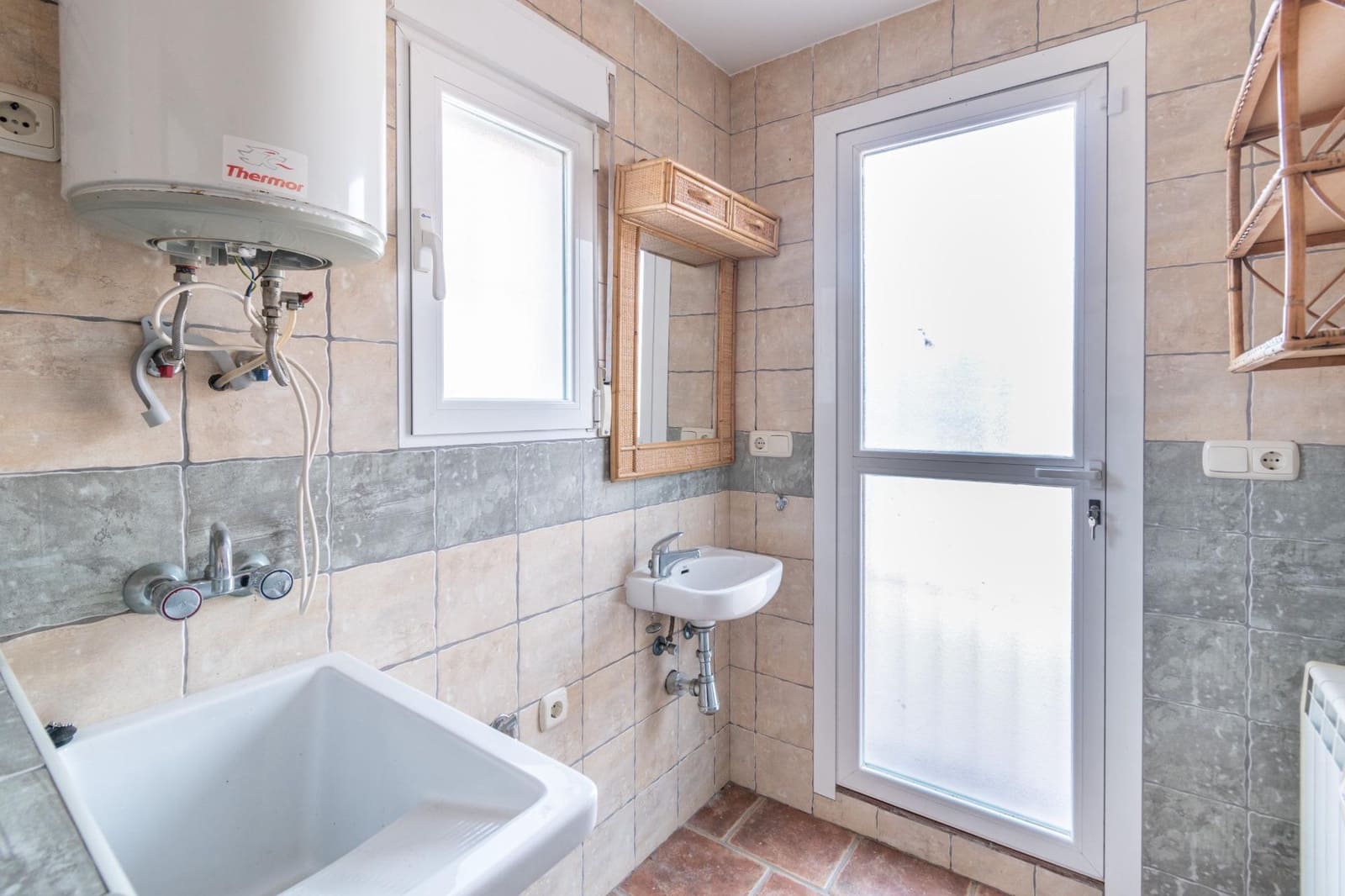 4 sypialnia Willa na sprzedaż w Otura z basenem garażem - 319 000 € (Ref: 9434989)