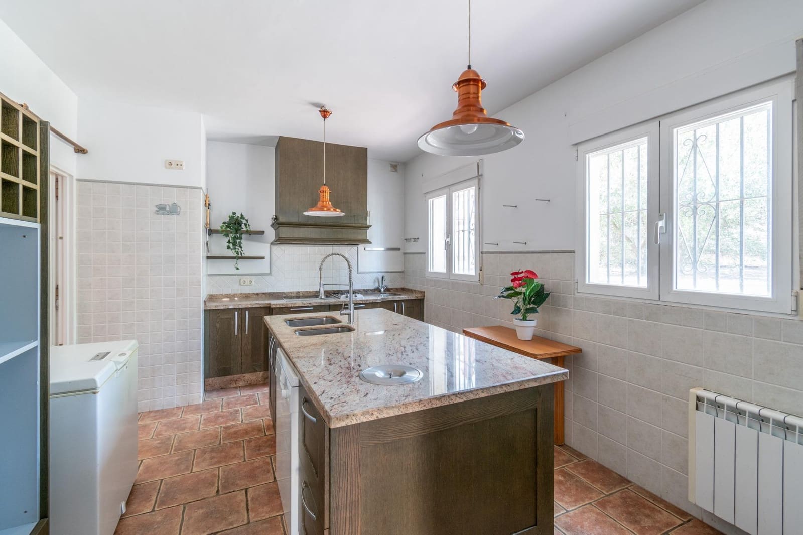 4 sypialnia Willa na sprzedaż w Otura z basenem garażem - 319 000 € (Ref: 9434989)