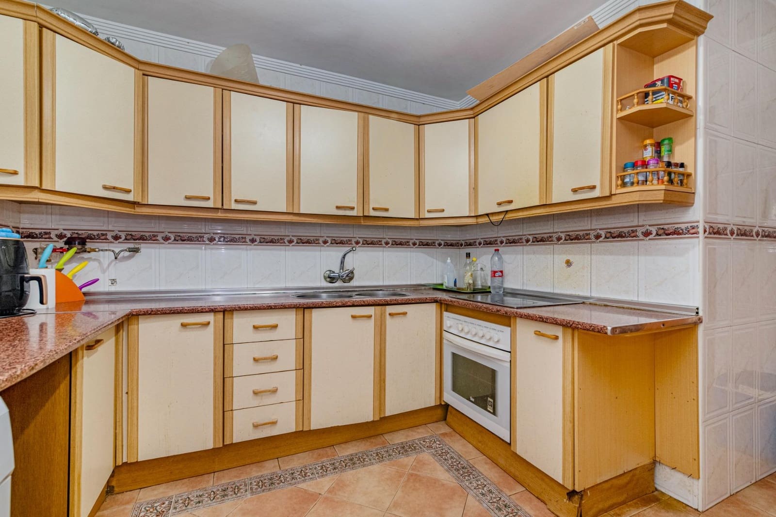 3 soveværelse Lejlighed til salg i Granada by med garage - € 114.900 (Ref: 9434991)