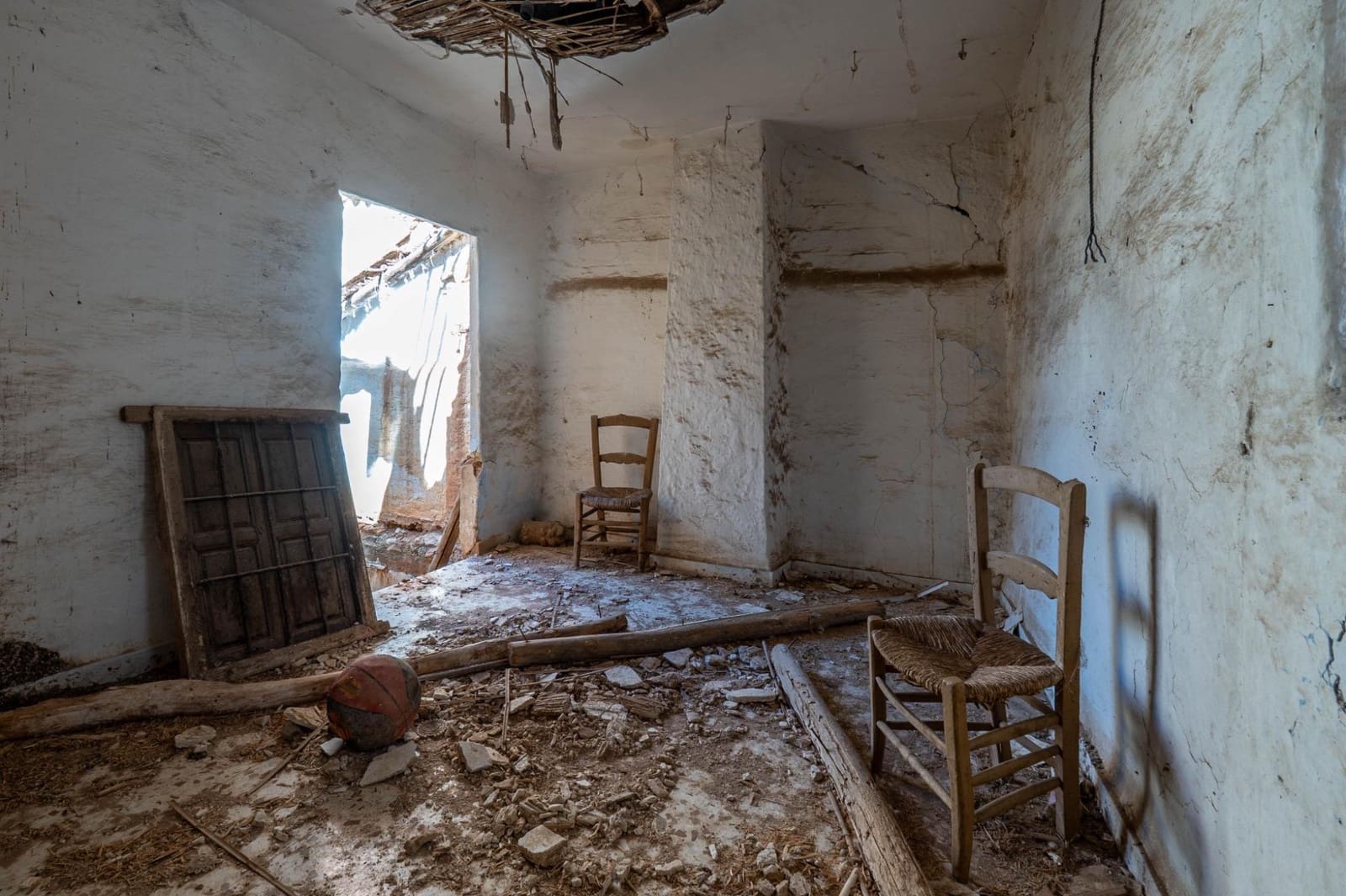 2 bedroom Townhouse for sale in La Zubia - € 42,000 (Ref: 9436187)