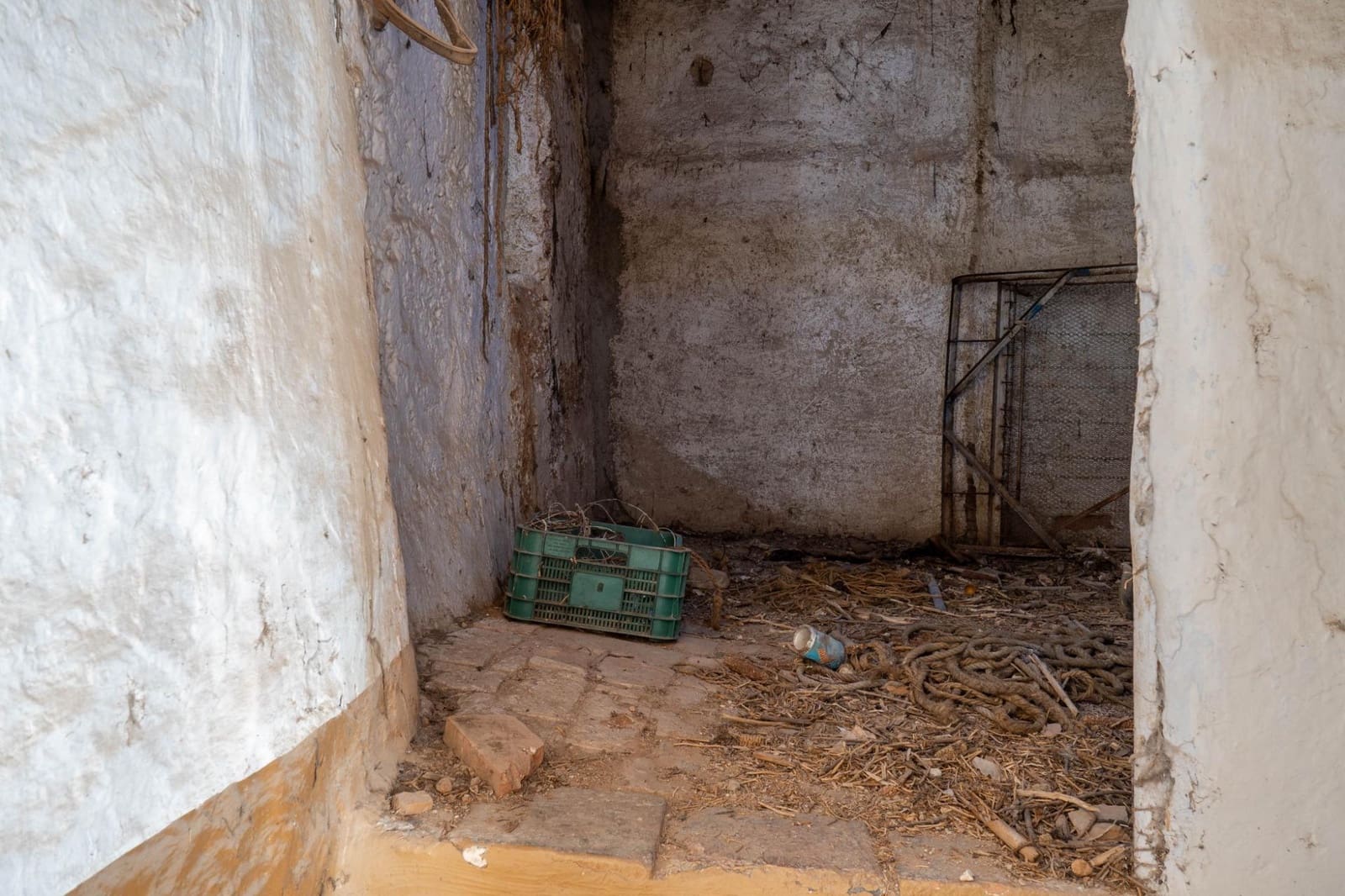 2 bedroom Townhouse for sale in La Zubia - € 42,000 (Ref: 9436187)