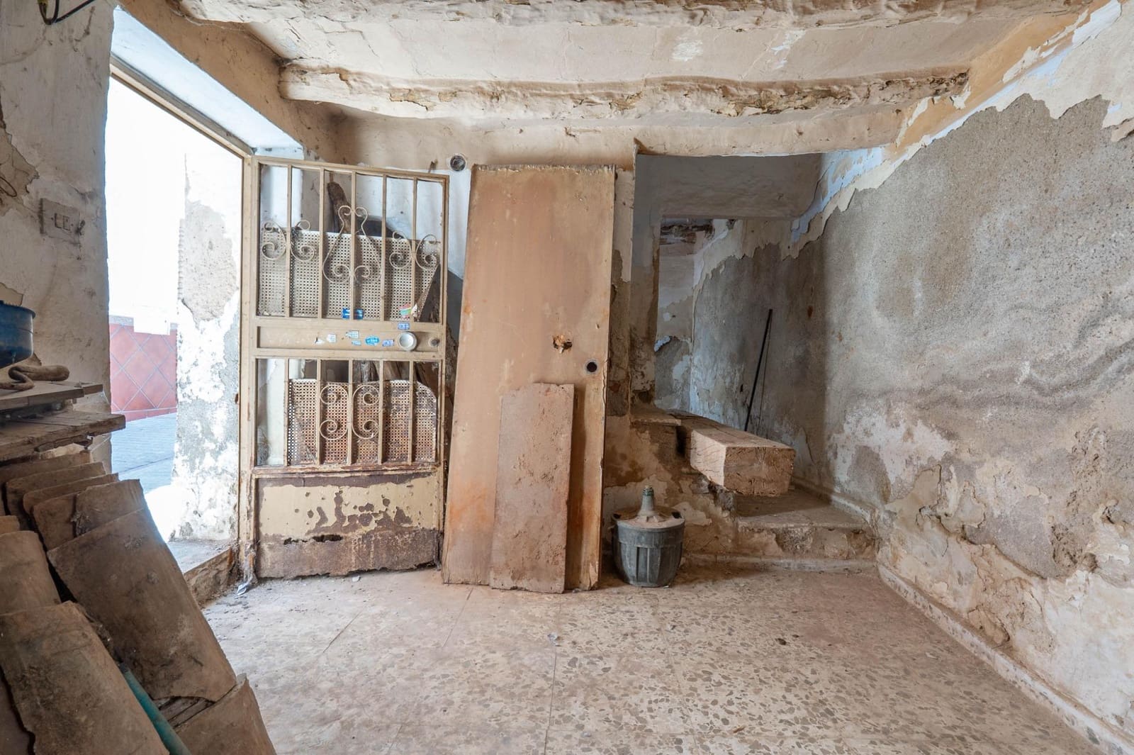 2 bedroom Townhouse for sale in La Zubia - € 42,000 (Ref: 9436187)