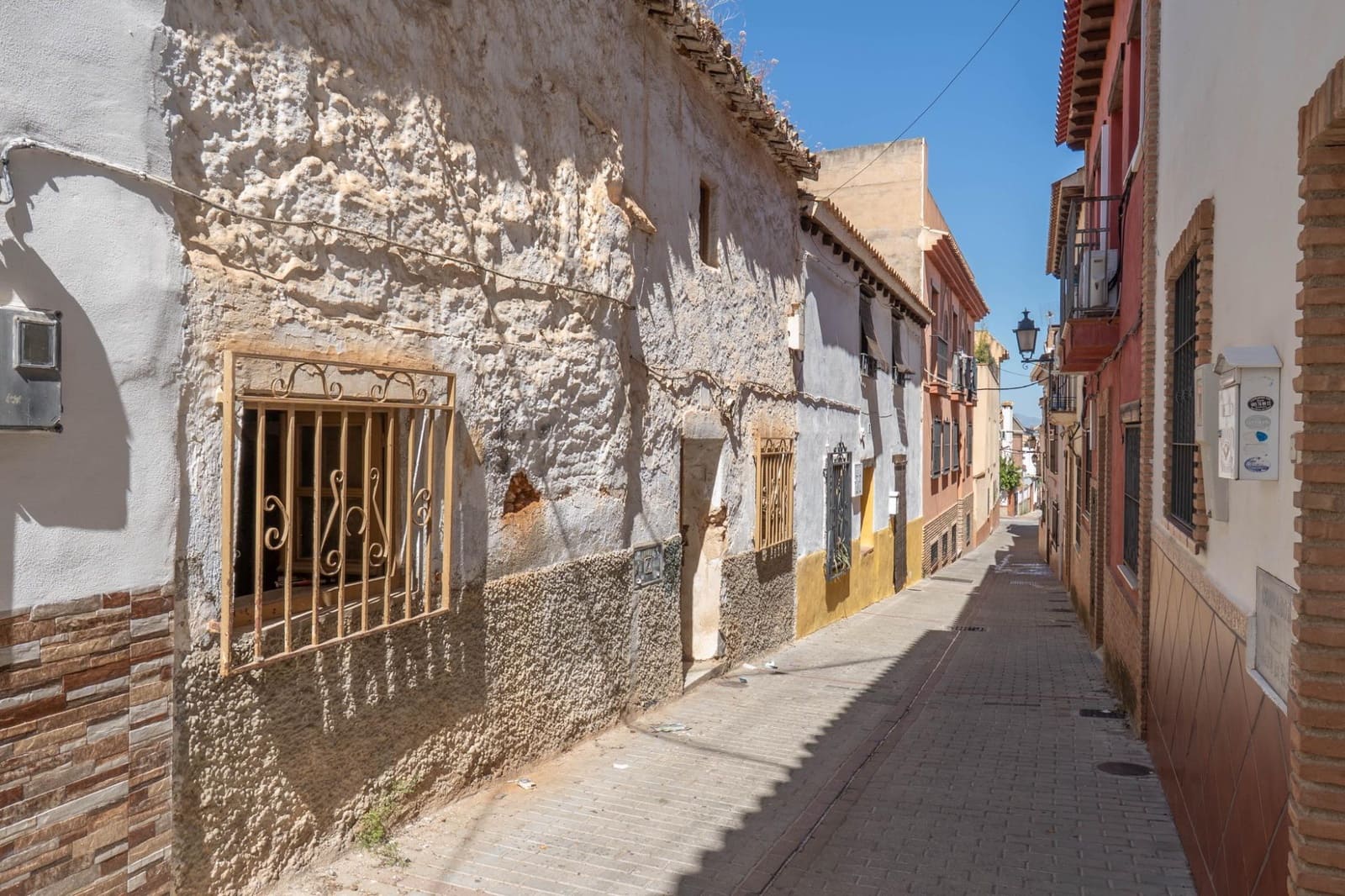 2 bedroom Townhouse for sale in La Zubia - € 42,000 (Ref: 9436187)