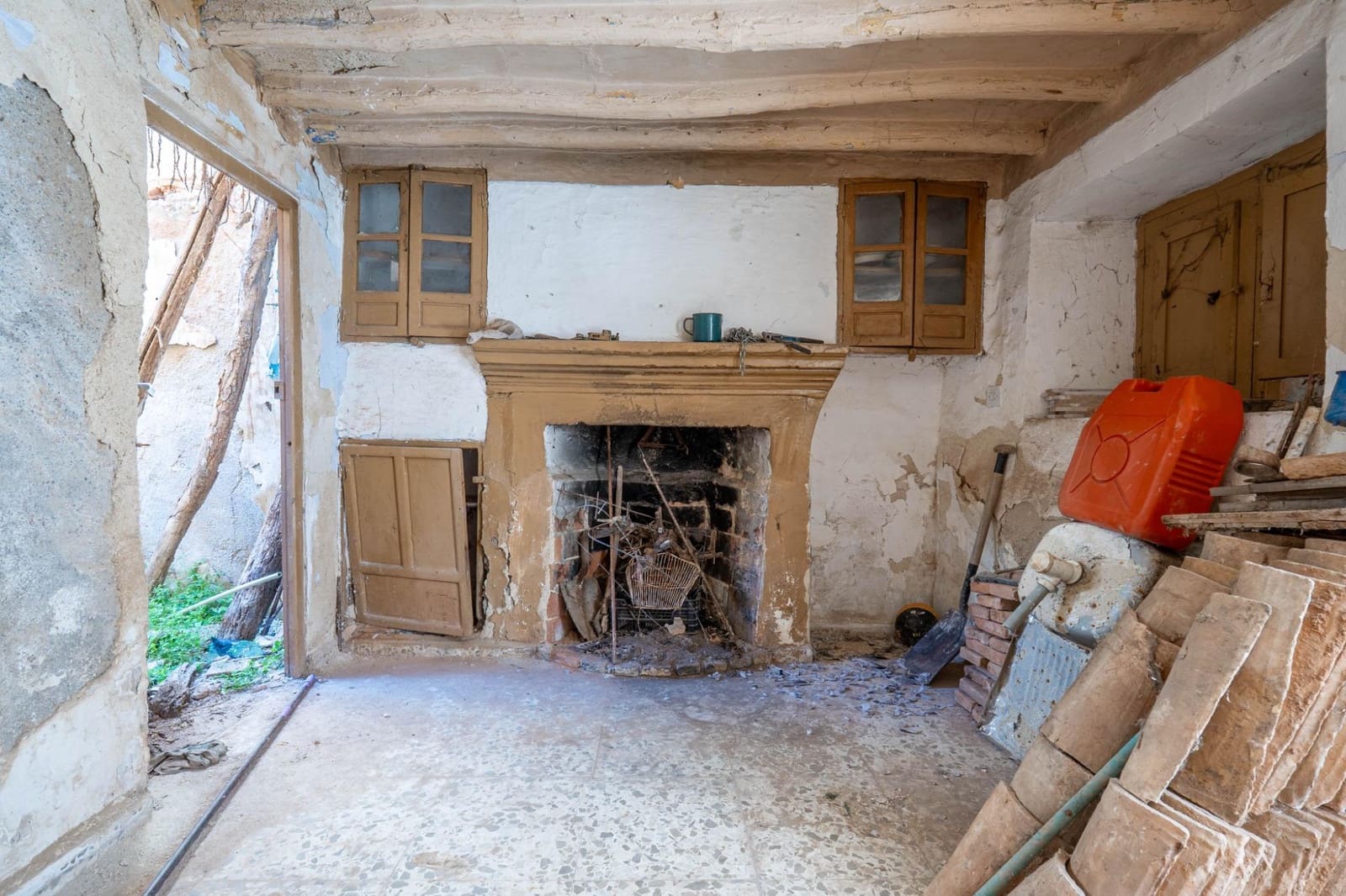 2 bedroom Townhouse for sale in La Zubia - € 42,000 (Ref: 9436187)