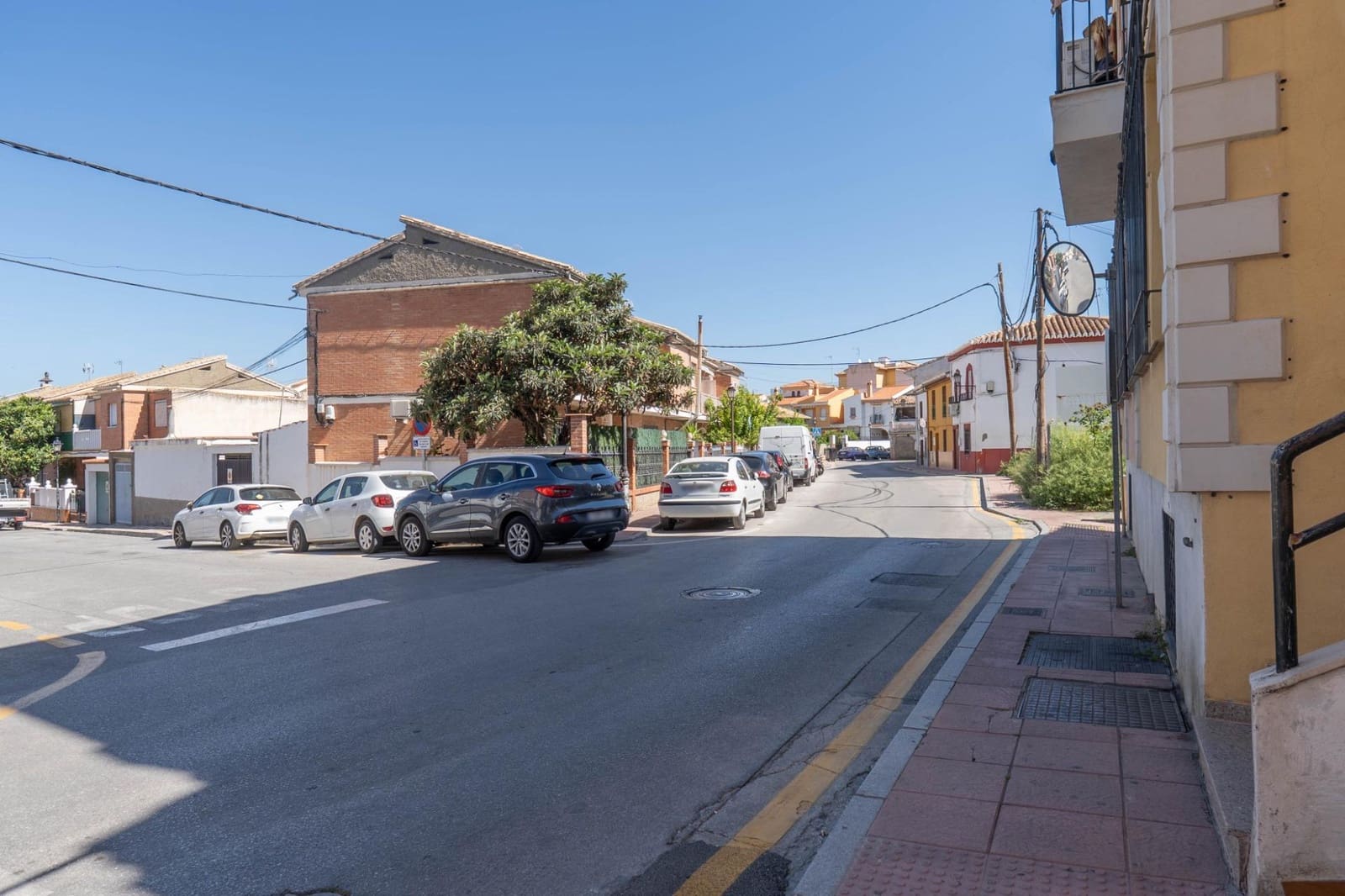 2 bedroom Townhouse for sale in La Zubia - € 42,000 (Ref: 9436187)