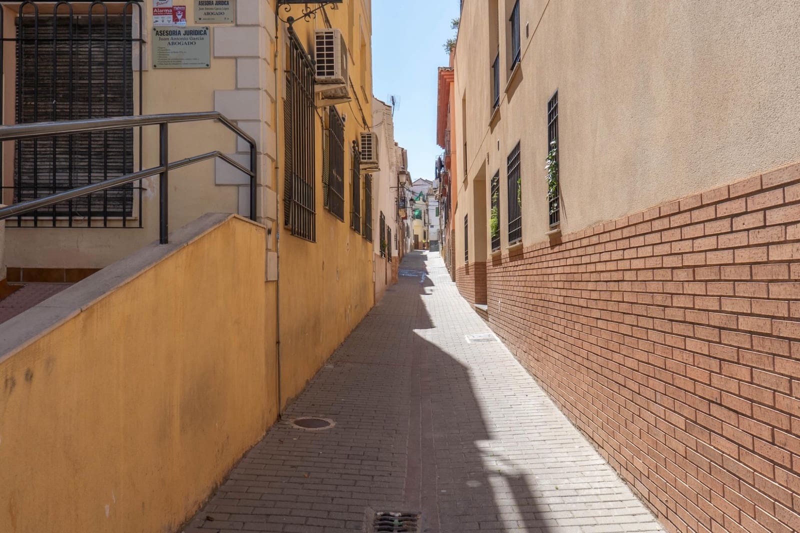 2 bedroom Townhouse for sale in La Zubia - € 42,000 (Ref: 9436187)