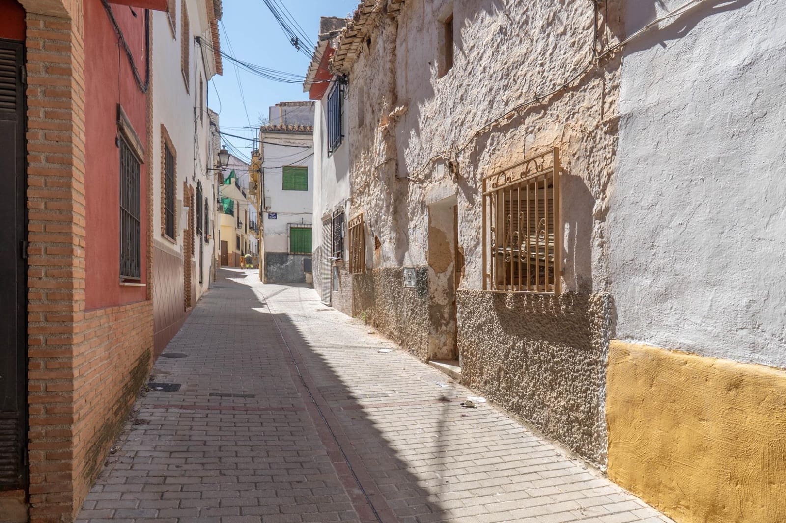 2 bedroom Townhouse for sale in La Zubia - € 42,000 (Ref: 9436187)