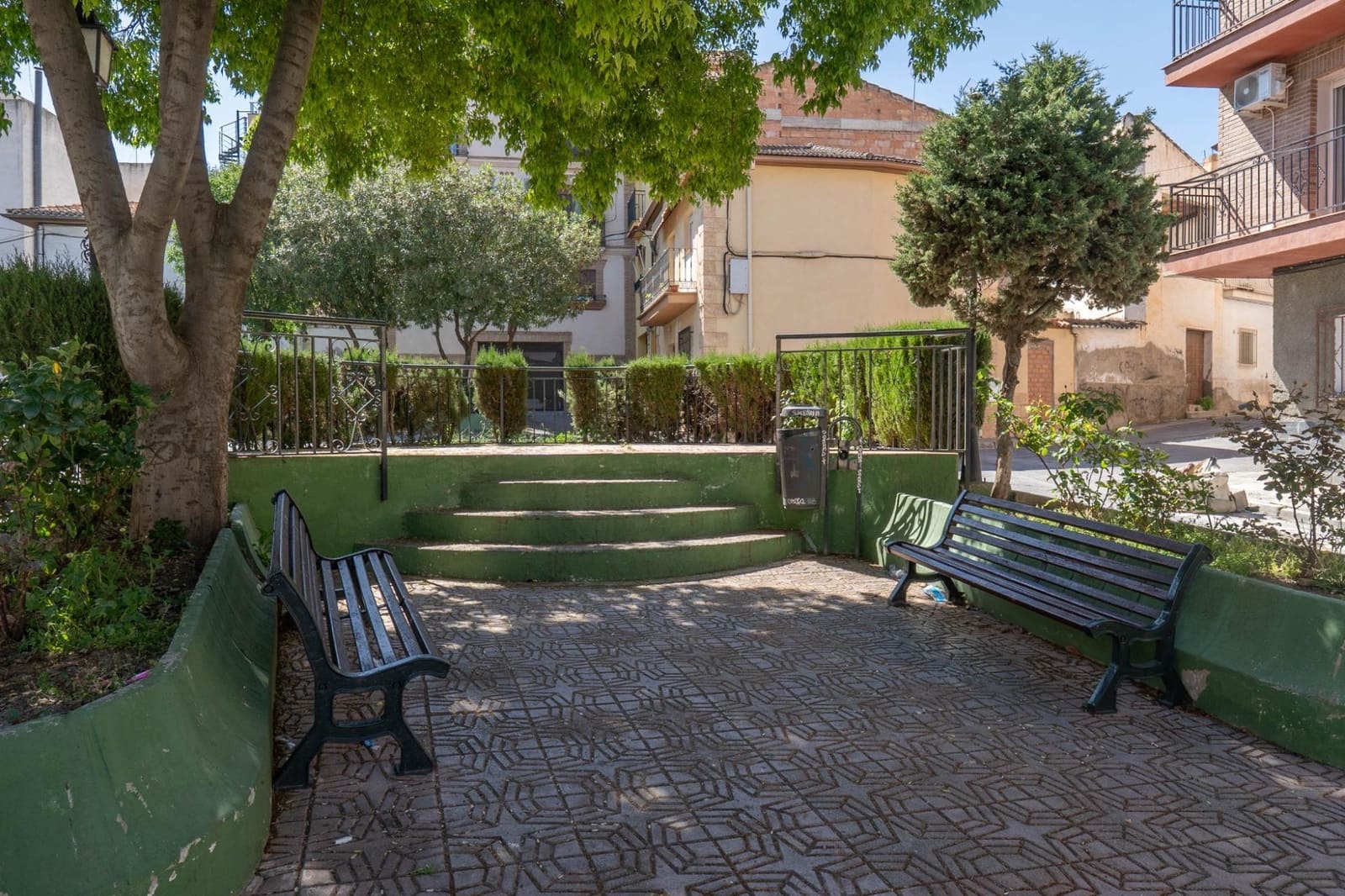 2 bedroom Townhouse for sale in La Zubia - € 42,000 (Ref: 9436187)