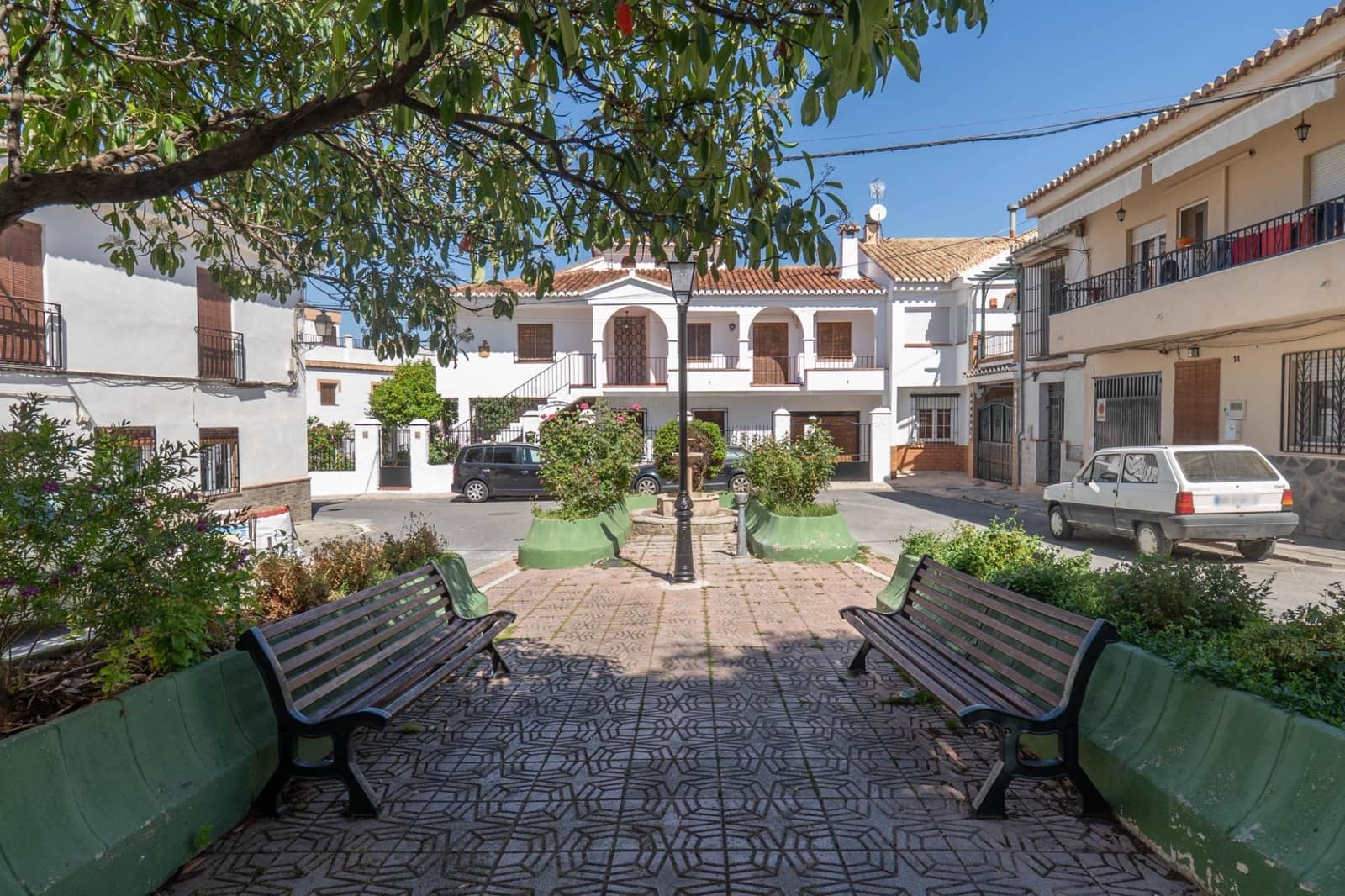 2 bedroom Townhouse for sale in La Zubia - € 42,000 (Ref: 9436187)