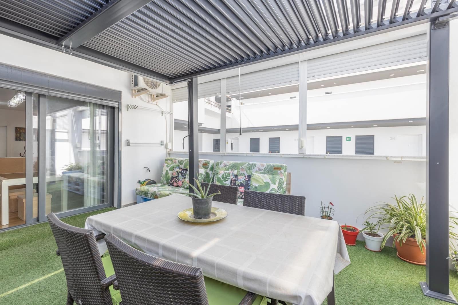 2 bedroom Apartment for sale in Churriana de la Vega with pool garage - € 200,000 (Ref: 9436192)