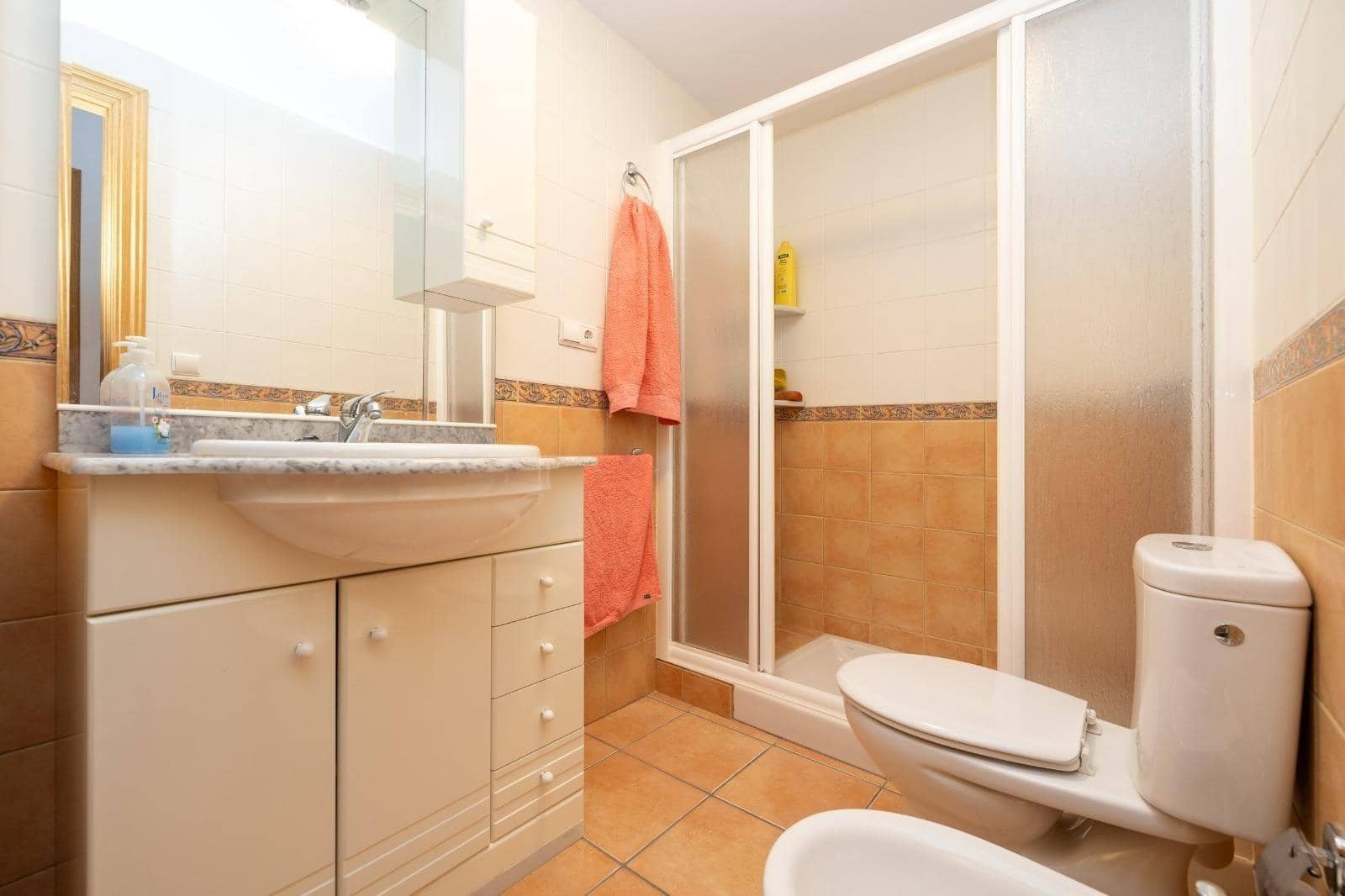 4 bedroom Townhouse for sale in Benalua de las Villas with garage - € 107,000 (Ref: 9436193)