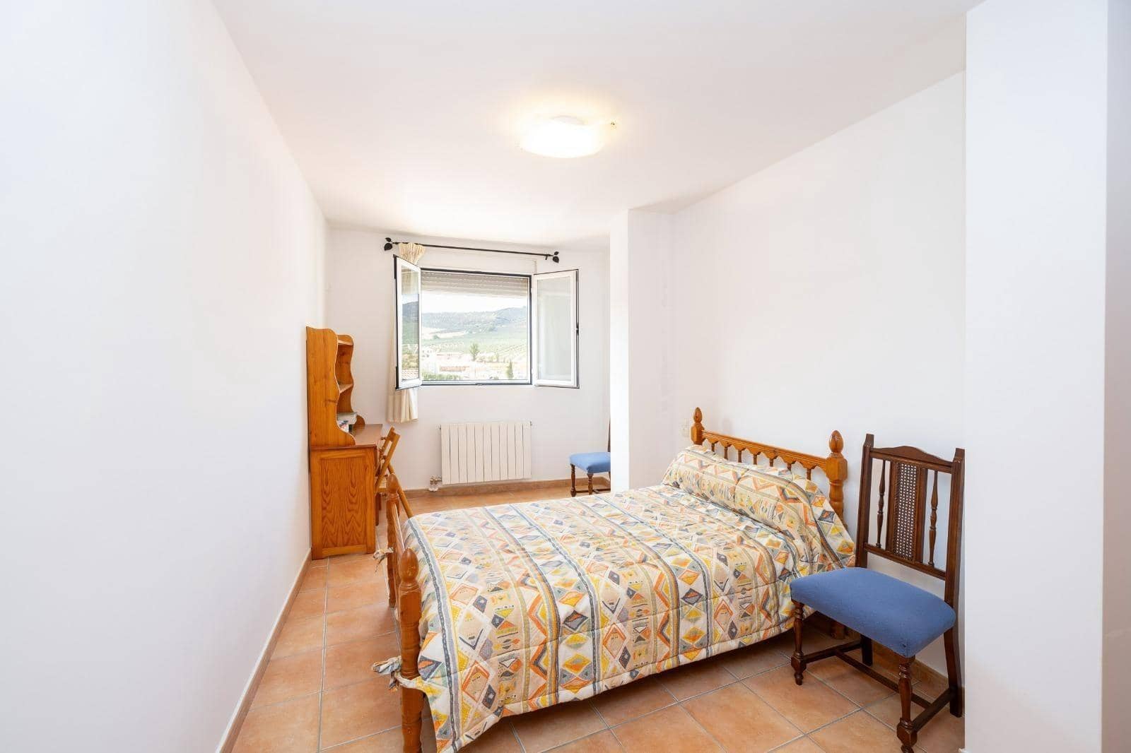 4 bedroom Townhouse for sale in Benalua de las Villas with garage - € 107,000 (Ref: 9436193)