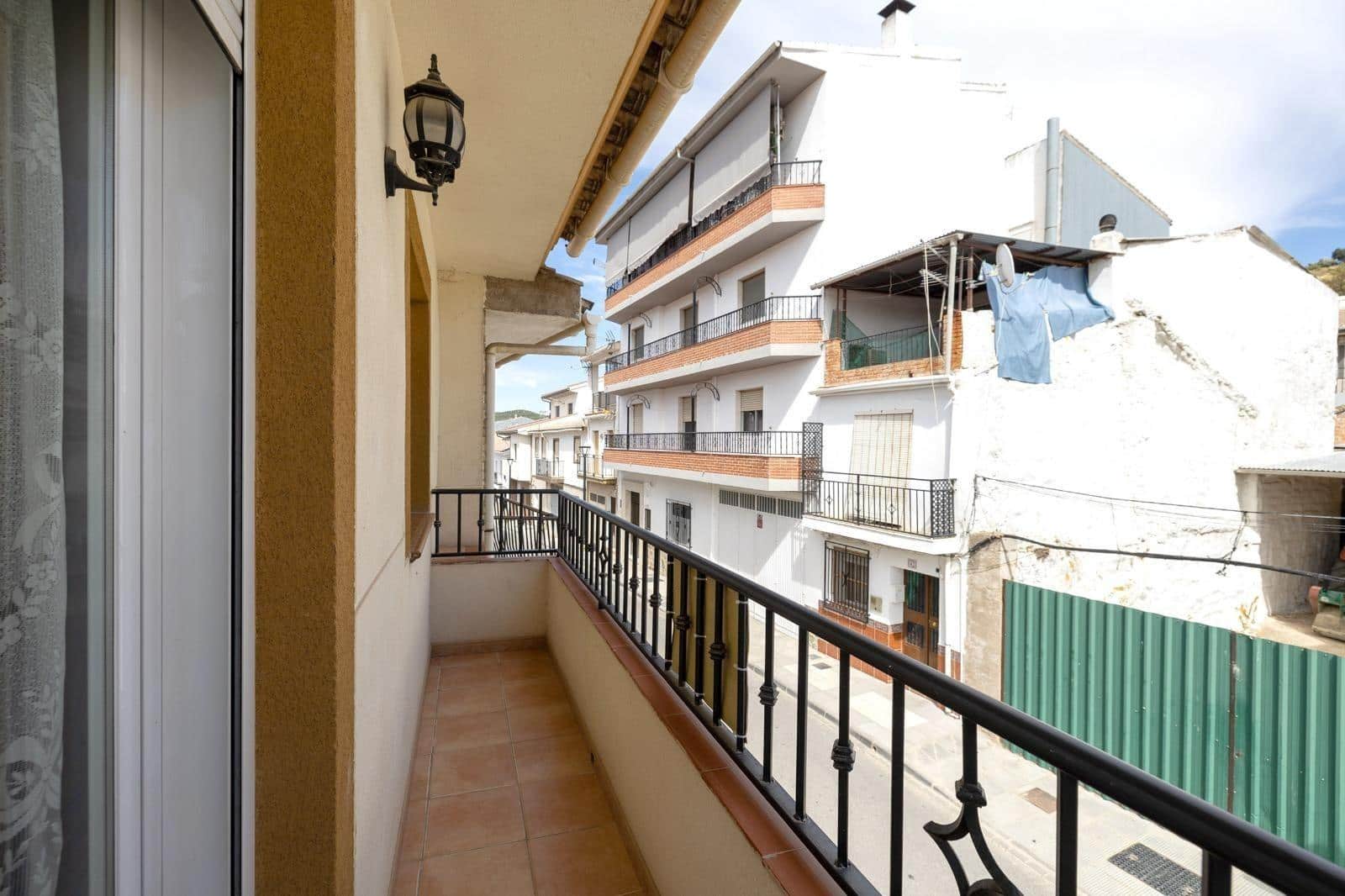4 bedroom Townhouse for sale in Benalua de las Villas with garage - € 107,000 (Ref: 9436193)