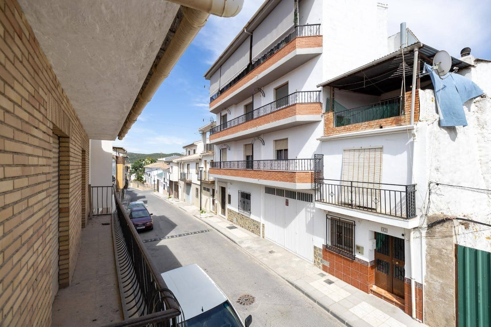 4 bedroom Townhouse for sale in Benalua de las Villas with garage - € 107,000 (Ref: 9436193)