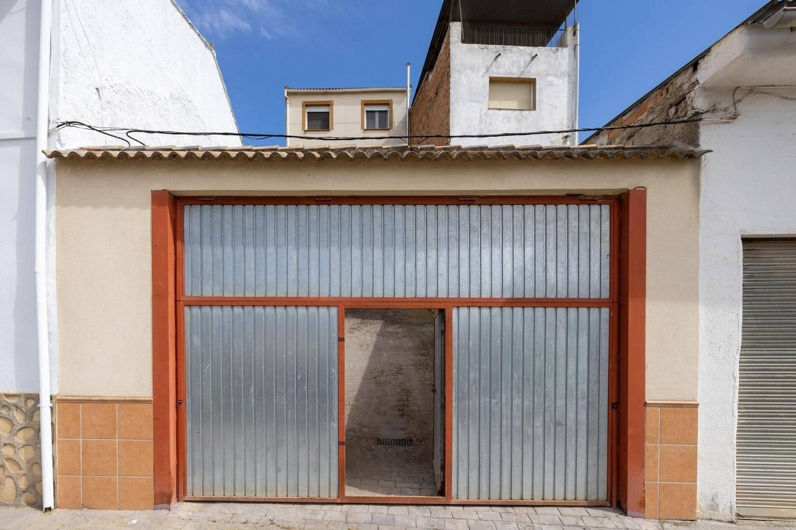 4 bedroom Townhouse for sale in Benalua de las Villas with garage - € 107,000 (Ref: 9436193)