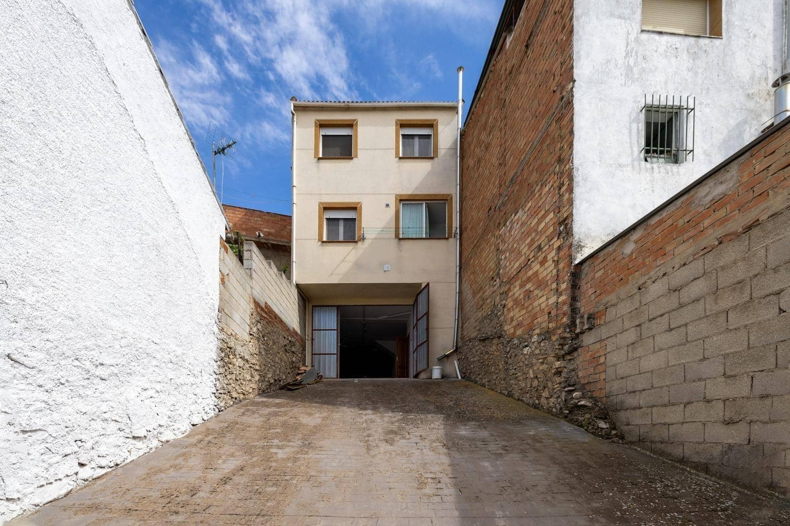 4 bedroom Townhouse for sale in Benalua de las Villas with garage - € 107,000 (Ref: 9436193)