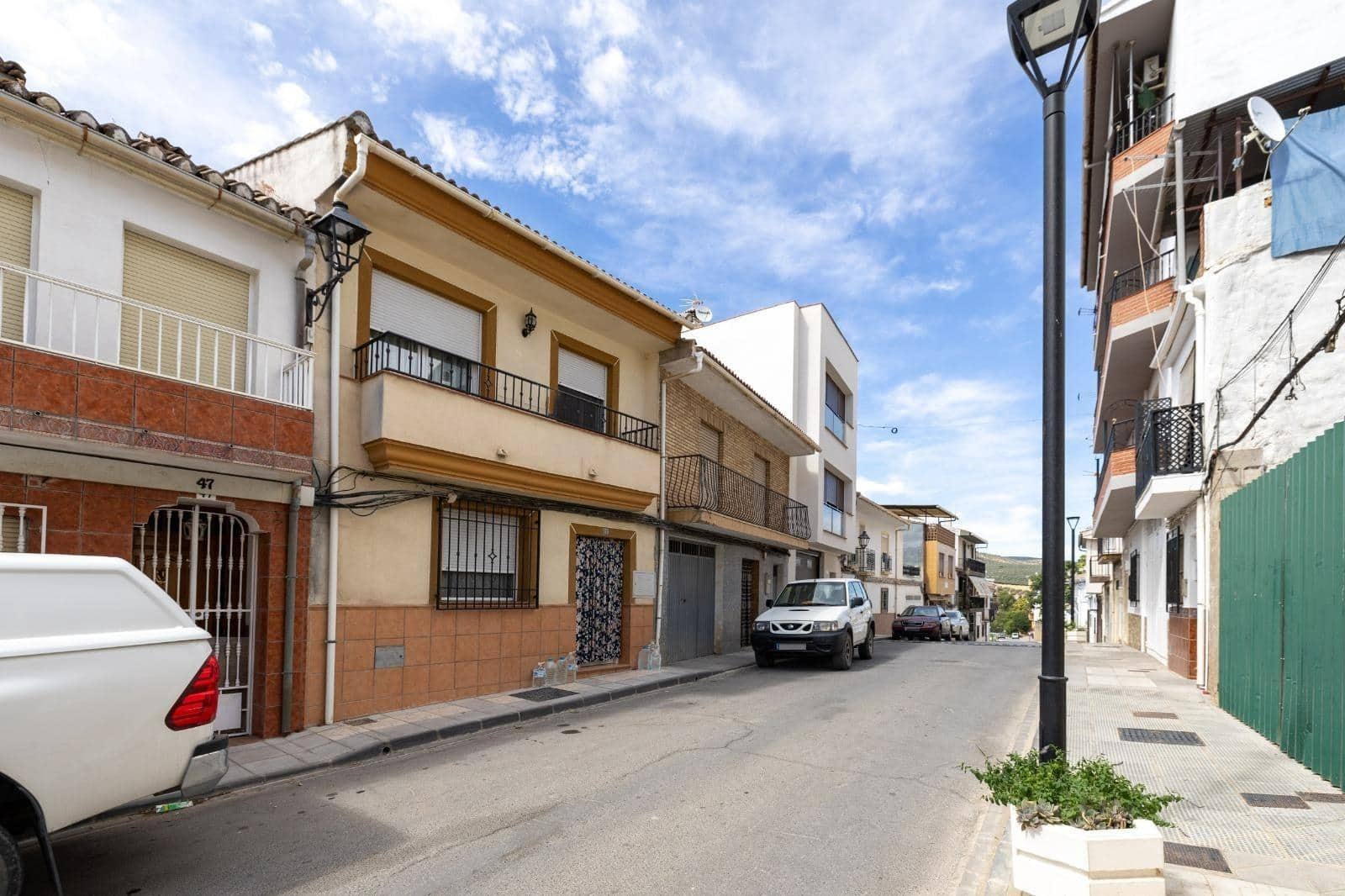 4 bedroom Townhouse for sale in Benalua de las Villas with garage - € 107,000 (Ref: 9436193)