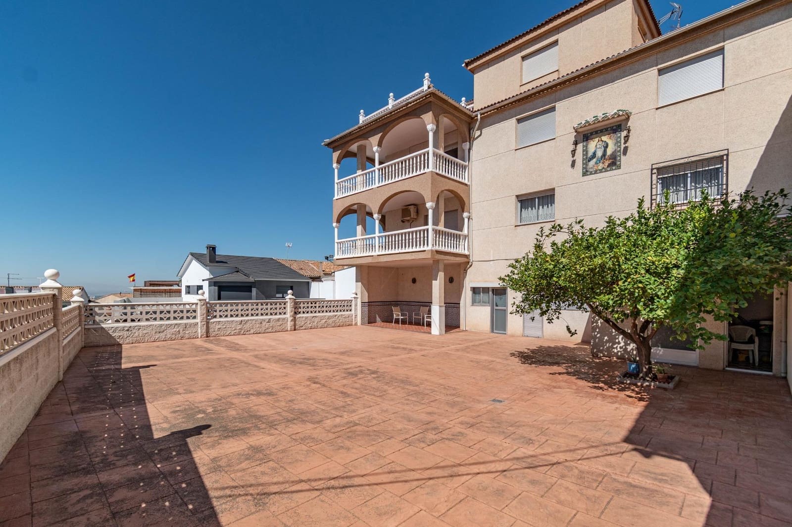 5 chambre Villa/Maison Semi-Mitoyenne à vendre à Jun avec garage - 270 000 € (Ref: 9436196)