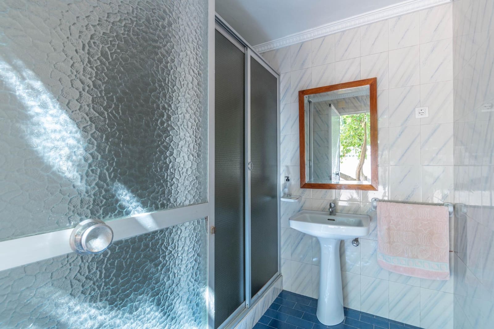 5 chambre Villa/Maison Semi-Mitoyenne à vendre à Jun avec garage - 270 000 € (Ref: 9436196)