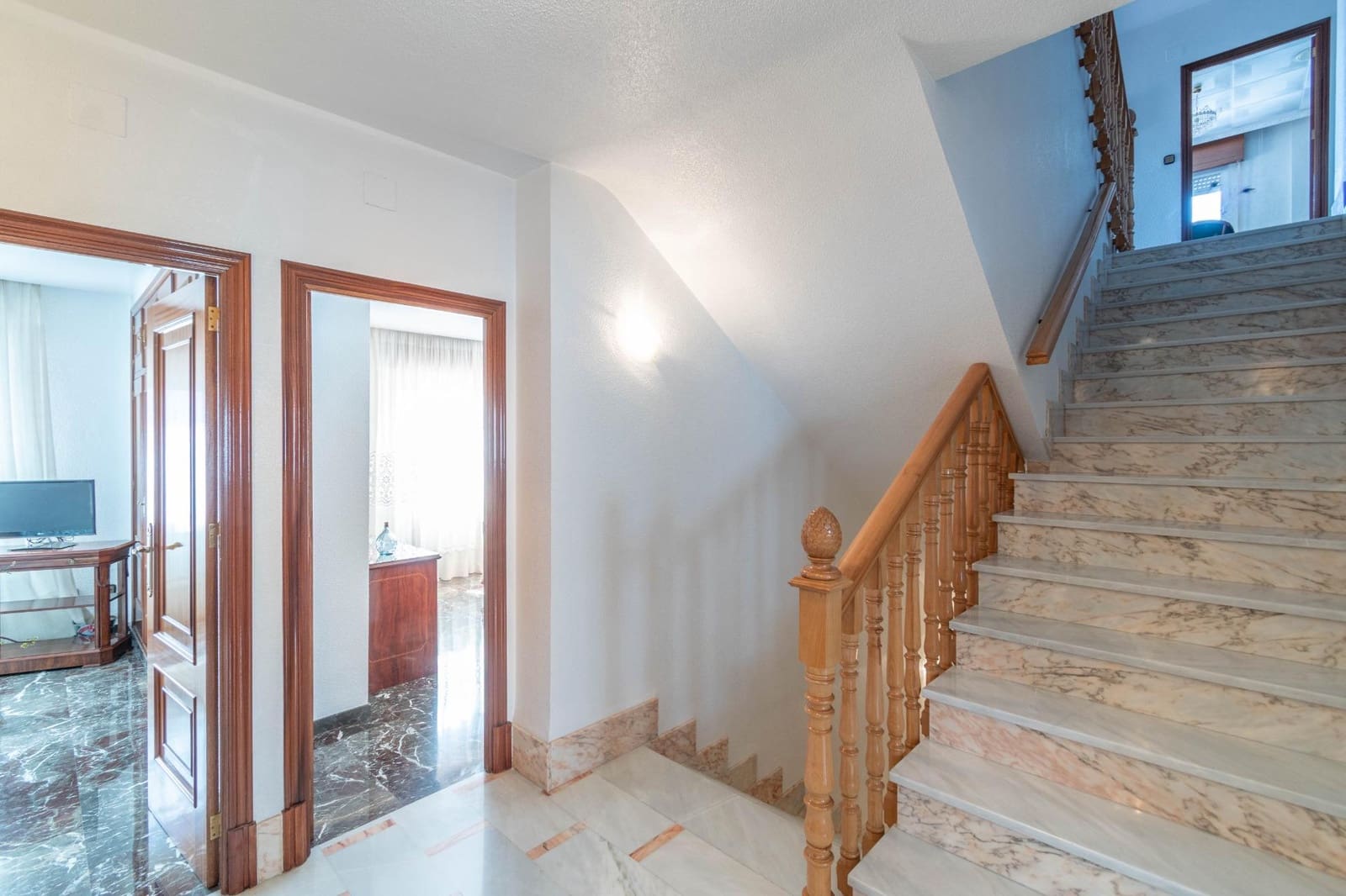 5 chambre Villa/Maison Semi-Mitoyenne à vendre à Jun avec garage - 270 000 € (Ref: 9436196)