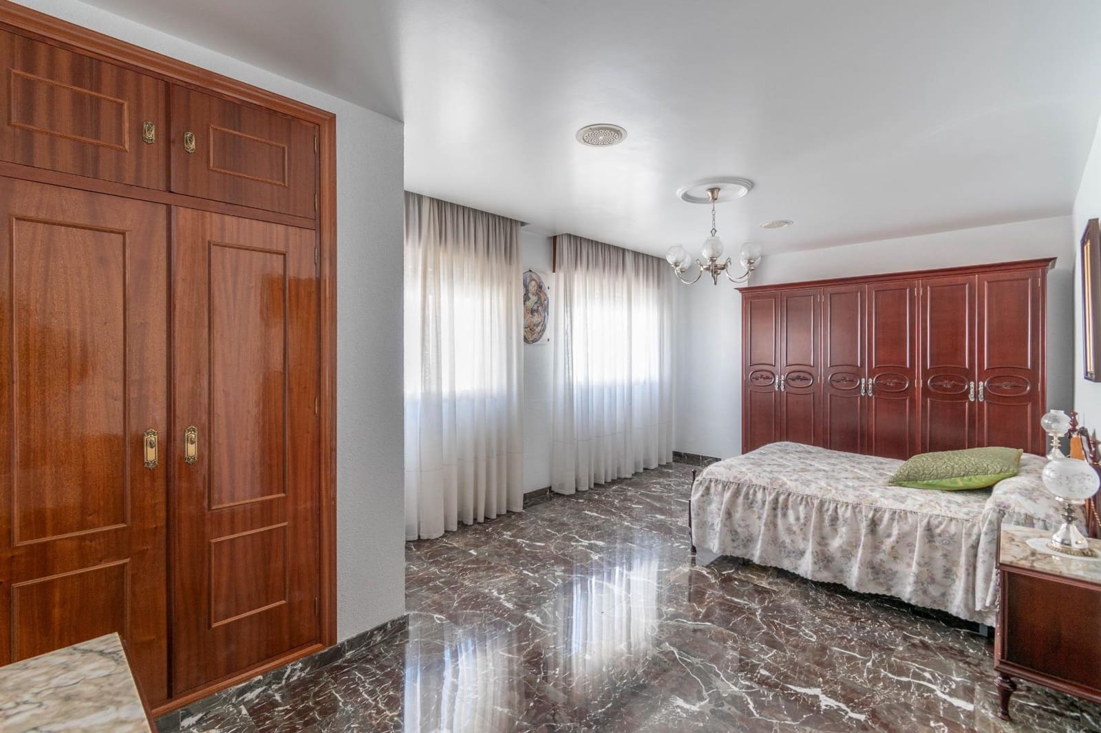 5 chambre Villa/Maison Semi-Mitoyenne à vendre à Jun avec garage - 270 000 € (Ref: 9436196)