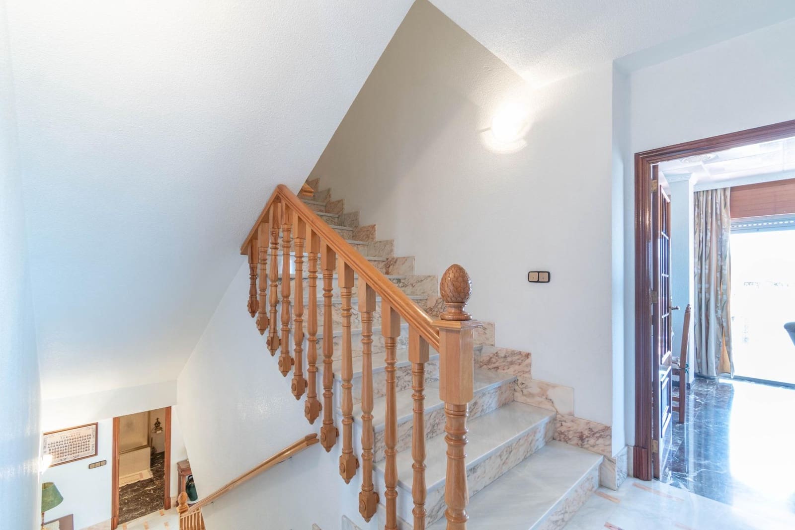 5 chambre Villa/Maison Semi-Mitoyenne à vendre à Jun avec garage - 270 000 € (Ref: 9436196)