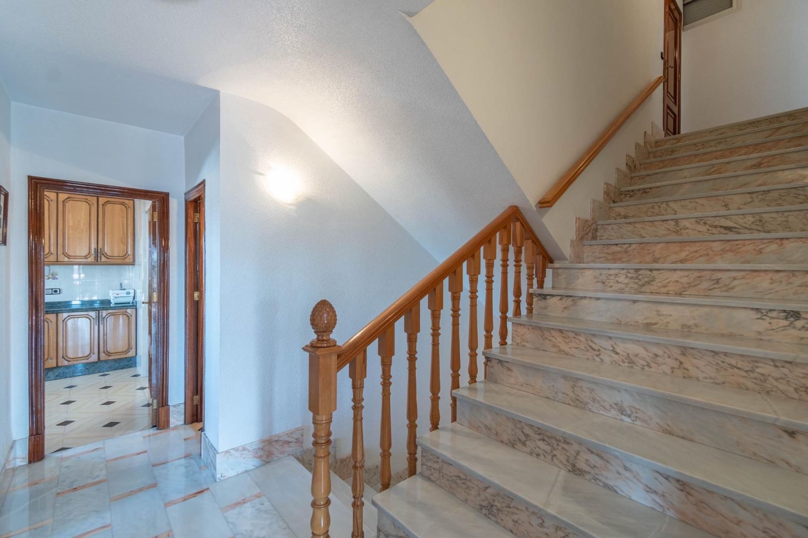 5 chambre Villa/Maison Semi-Mitoyenne à vendre à Jun avec garage - 270 000 € (Ref: 9436196)