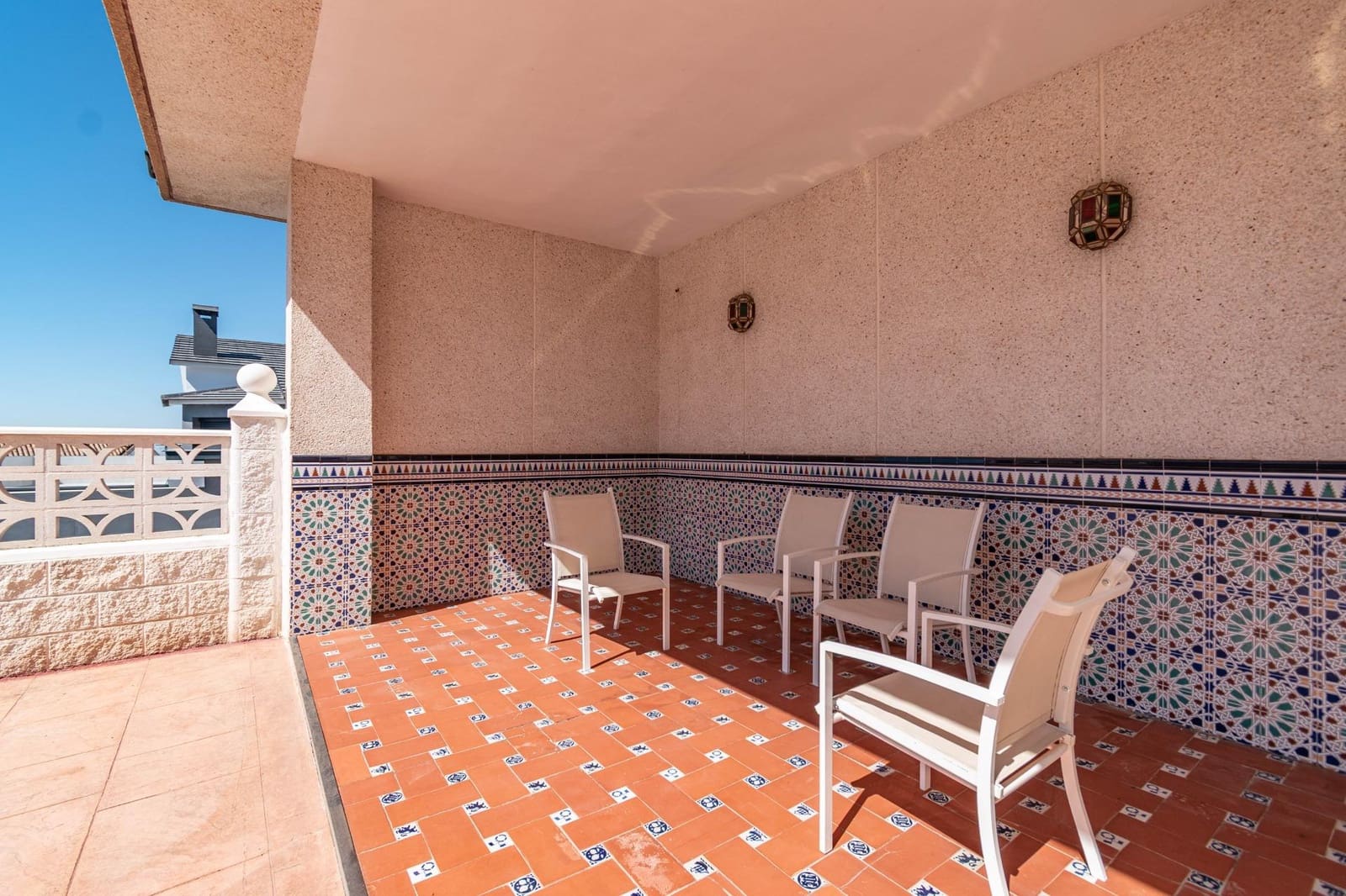 5 chambre Villa/Maison Semi-Mitoyenne à vendre à Jun avec garage - 270 000 € (Ref: 9436196)