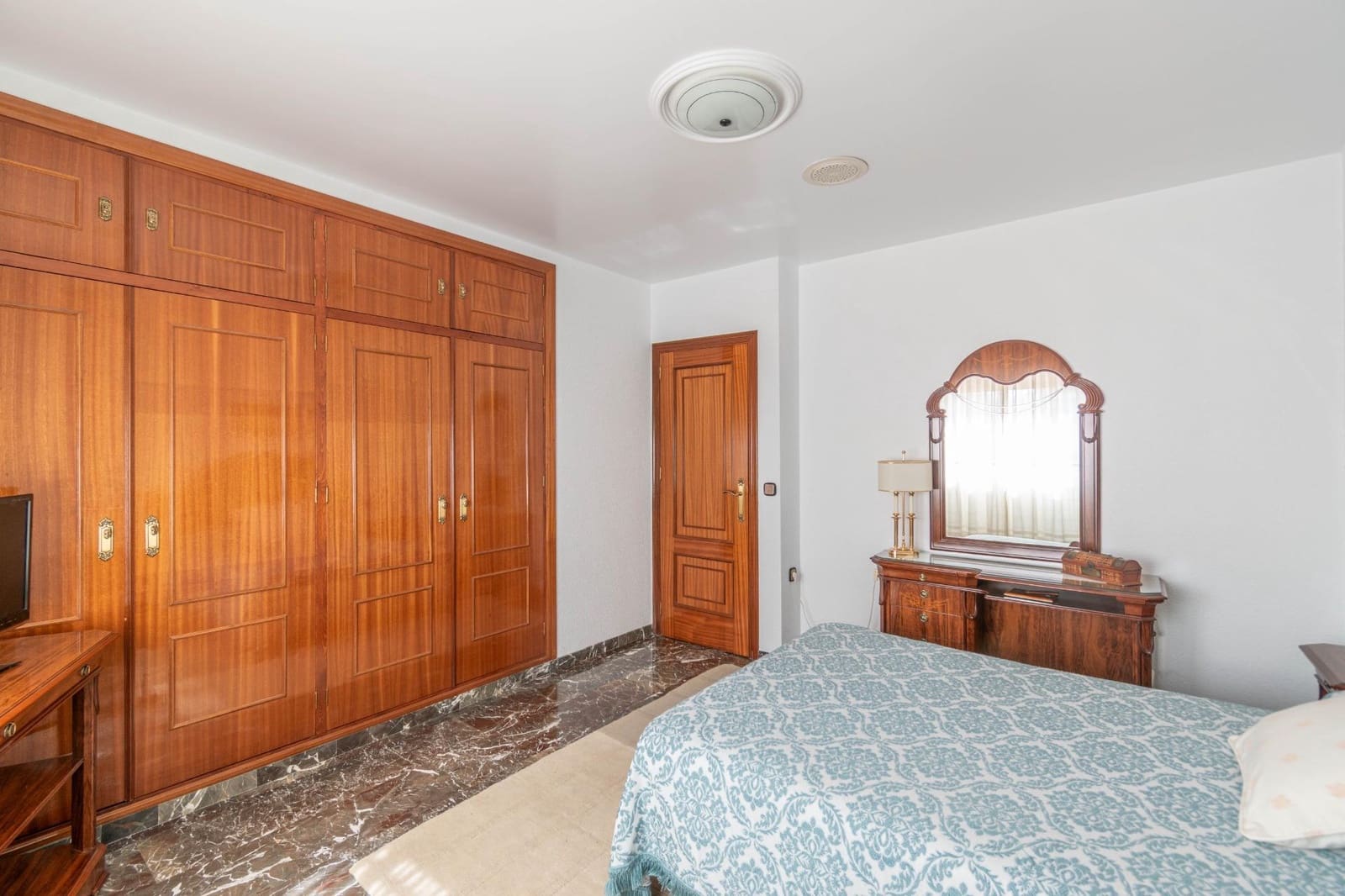 5 chambre Villa/Maison Semi-Mitoyenne à vendre à Jun avec garage - 270 000 € (Ref: 9436196)